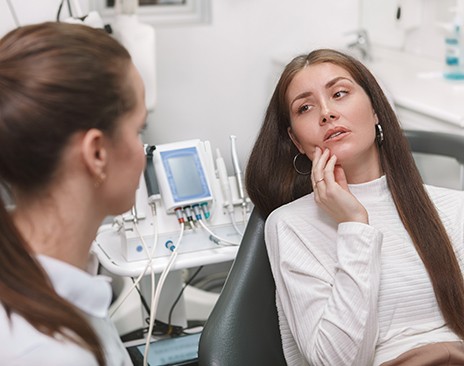 A woman seeing her dentist for a toothache